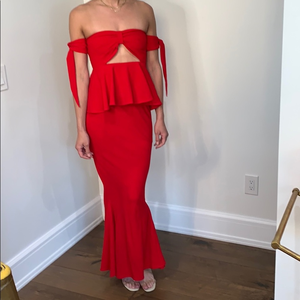 RED PEPLUM SELENA DRESS